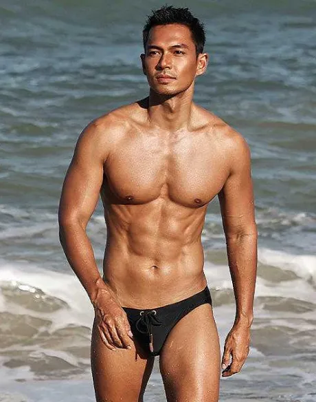 New V20 Core Swimwear-Black Sustainable Beachwear